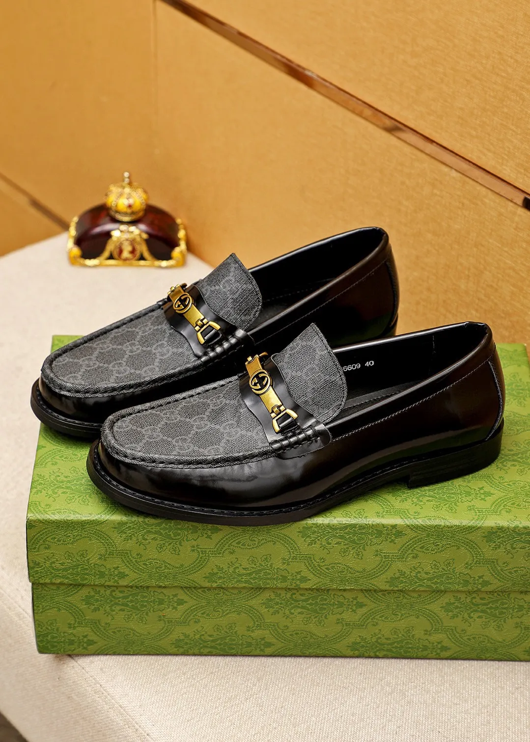 Men's shoes 💰460 💐 Product trademark: GUCCI "Gucci" casual leather shoes Regular size: 38-44 (45🉑️customized) Product materials: Selected imported first-layer open-edge beaded cowhide leather upper + luxury hardware buckle, imported water-dyed cowhide leather lining. Strong three-dimensional visual effect, original combination outsole Color: 4⃣️colors available